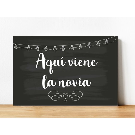 CARTEL MADERA IMPRESA  AQUÍ VIENE LA NOVIA