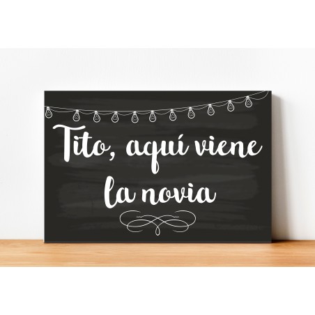 CARTEL MADERA IMPRESA  TITO AQUÍ VIENE LA NOVIA