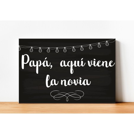 CARTEL MADERA IMPRESA  PAPÁ AQUÍ VIENE LA NOVIA
