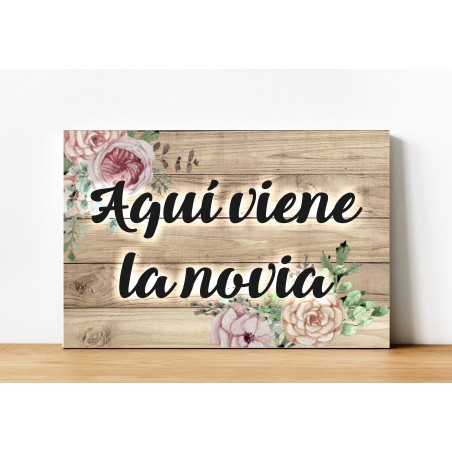 CARTEL MADERA IMPRESA  AQUÍ VIENE LA NOVIA