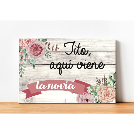 CARTEL MADERA IMPRESA  TITO AQUÍ VIENE LA NOVIA