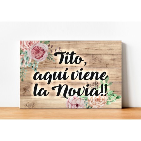 CARTEL MADERA IMPRESA  TITO AQUÍ VIENE LA NOVIA