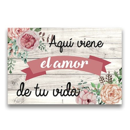 CARTEL MADERA IMPRESA  AQUÍ VIENE EL AMOR DE TU VIDA