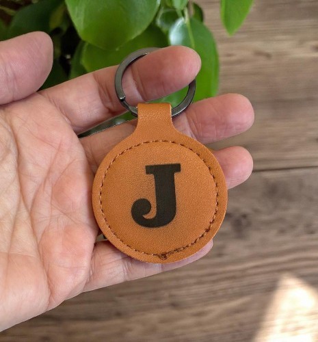 LLAVERO INICIAL DE CUERO PERSONALIZADO