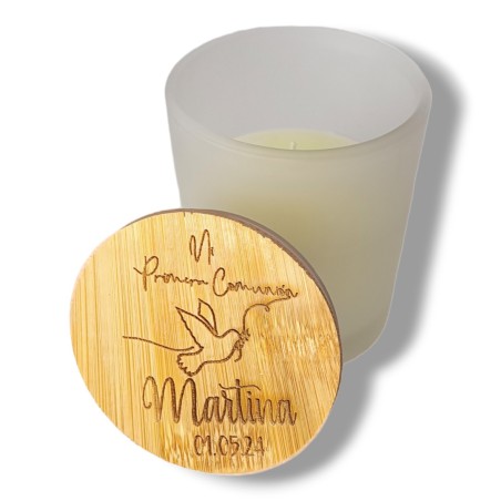 VELA AROMA VAINILLA CON TAPA MADERA GRABADA COMUNIÓN PALOMA