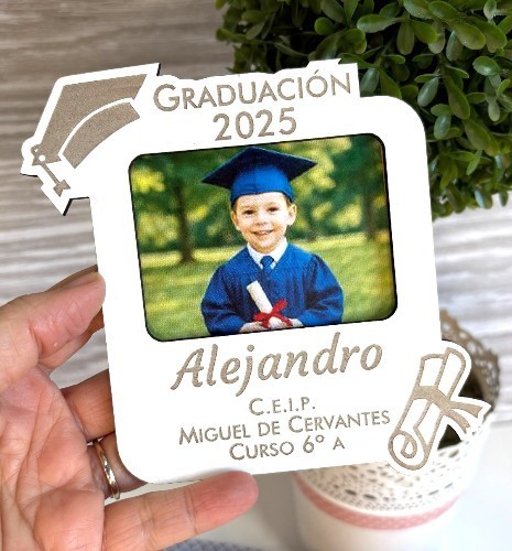 MARCO GRADUACIÓN PERSONALIZADO CON IMÁN TRASERO