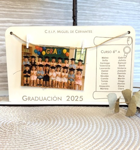 MARCO GRADUACIÓN CON LOS NOMBRES DE LOS ALUMNOS