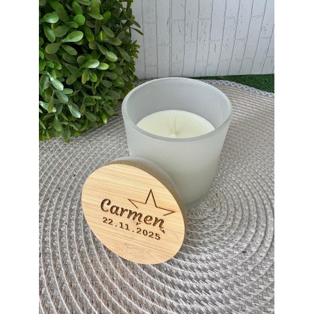 VELA AROMA VAINILLA CON TAPA MADERA GRABADA BAUTIZO, COMUNIÓN, BABY SHOWER