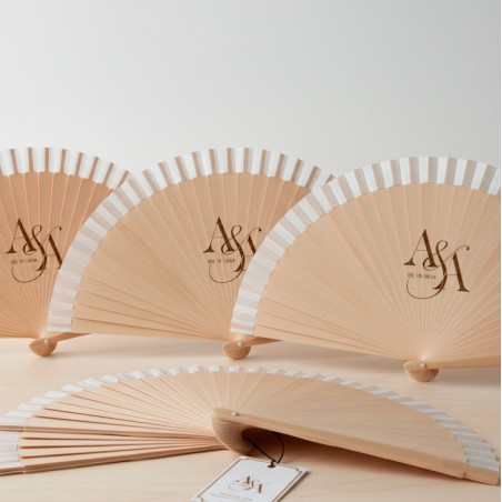 ABANICO DE TELA NATURAL GRABADO